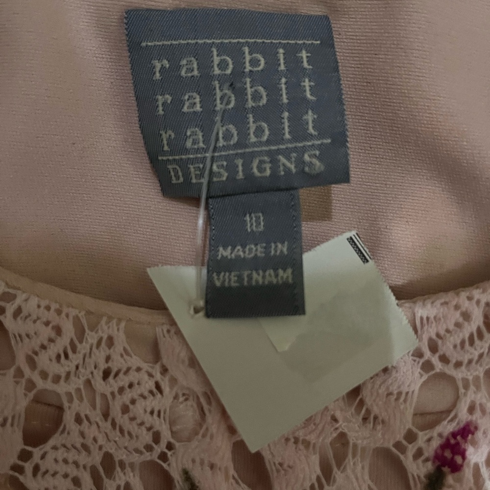 Beautiful, fully lined Floral Lace Dress - Picture 3 of 5